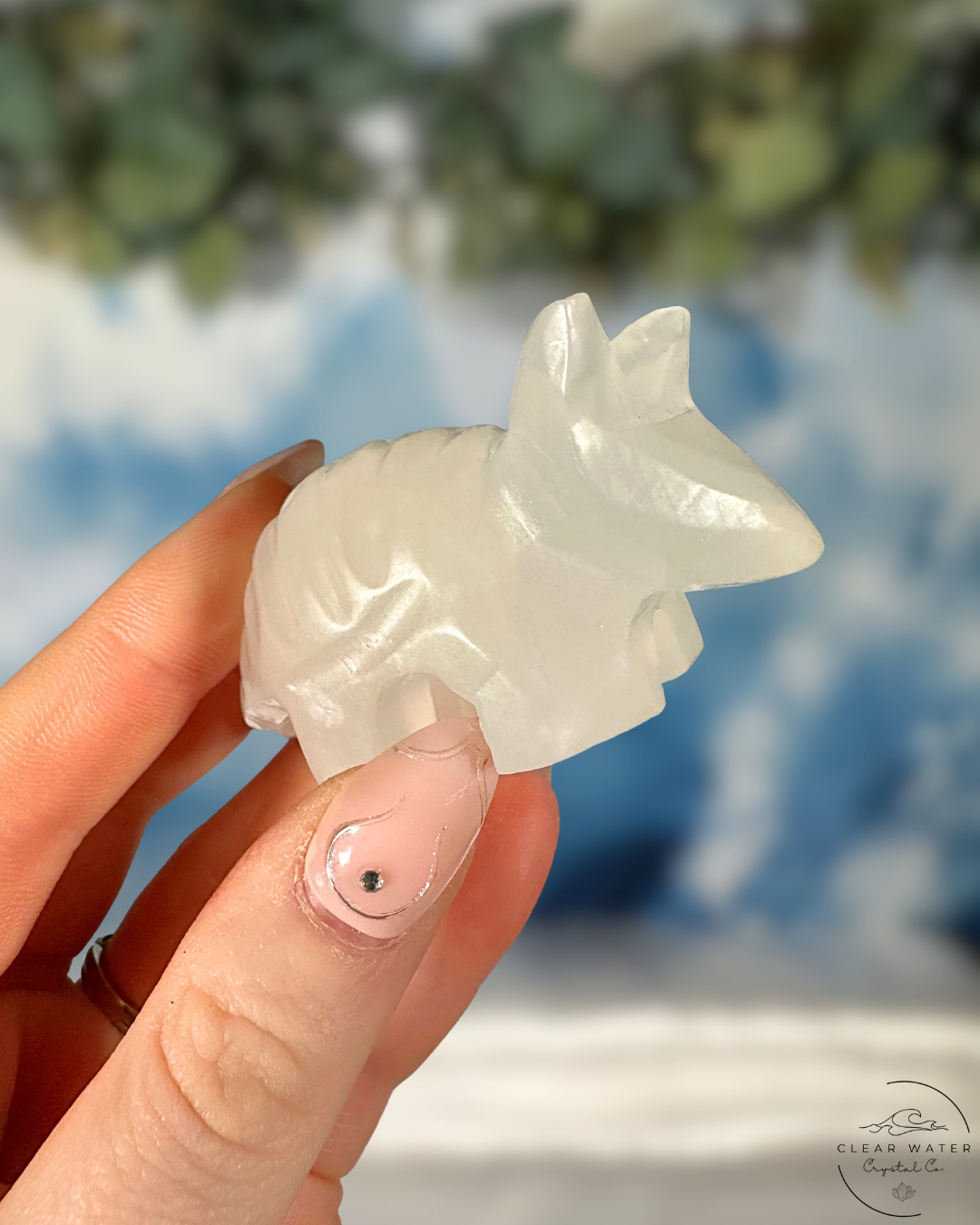 Mexican White Onyx Armadillo Carving: Southwestern Charm (Minor Imperfections)