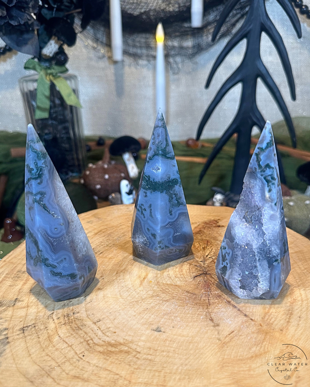 Moss Agate Standing Diamond Carving