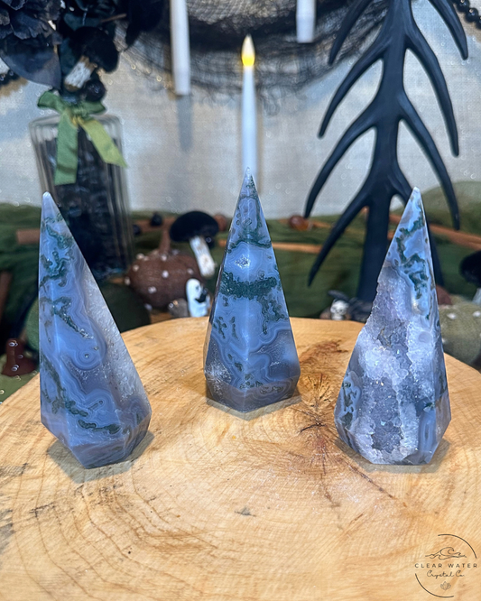 Moss Agate Standing Diamond Carving