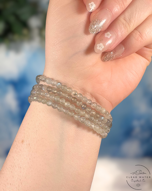 Dainty Labradorite Bracelet: Shimmering Mystique